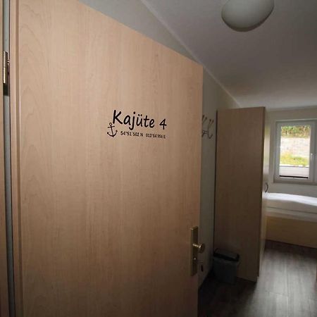 ザスニッツKutterfisch Kajueten Direkt Im Stadthafenアパートメント エクステリア 写真