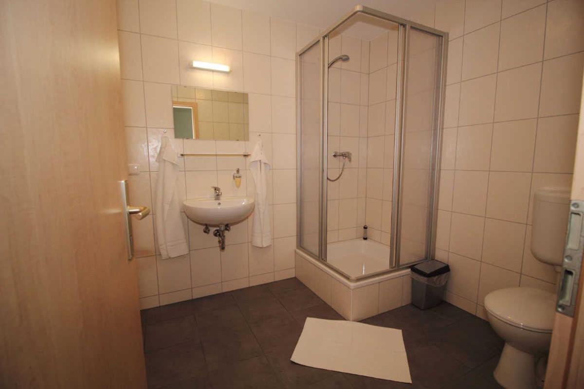 ザスニッツKutterfisch Kajueten Direkt Im Stadthafenアパートメント エクステリア 写真